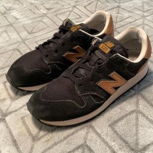 Women’s New Balance shoes. Size 9